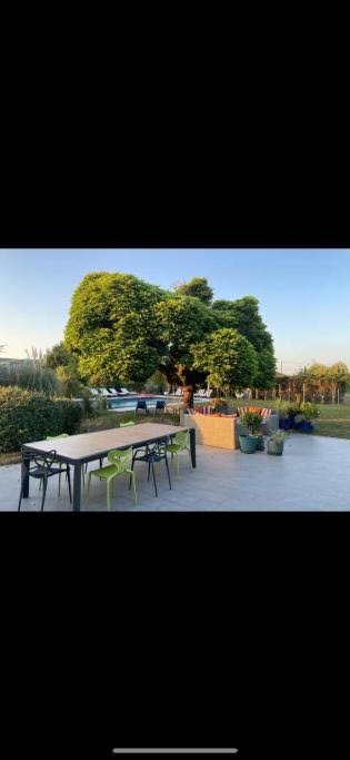 Logements chaleureux dans Maison avec piscine à 35 min de LYON - Superior Apartment
