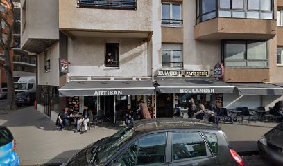 Levy Hagar, Lyon