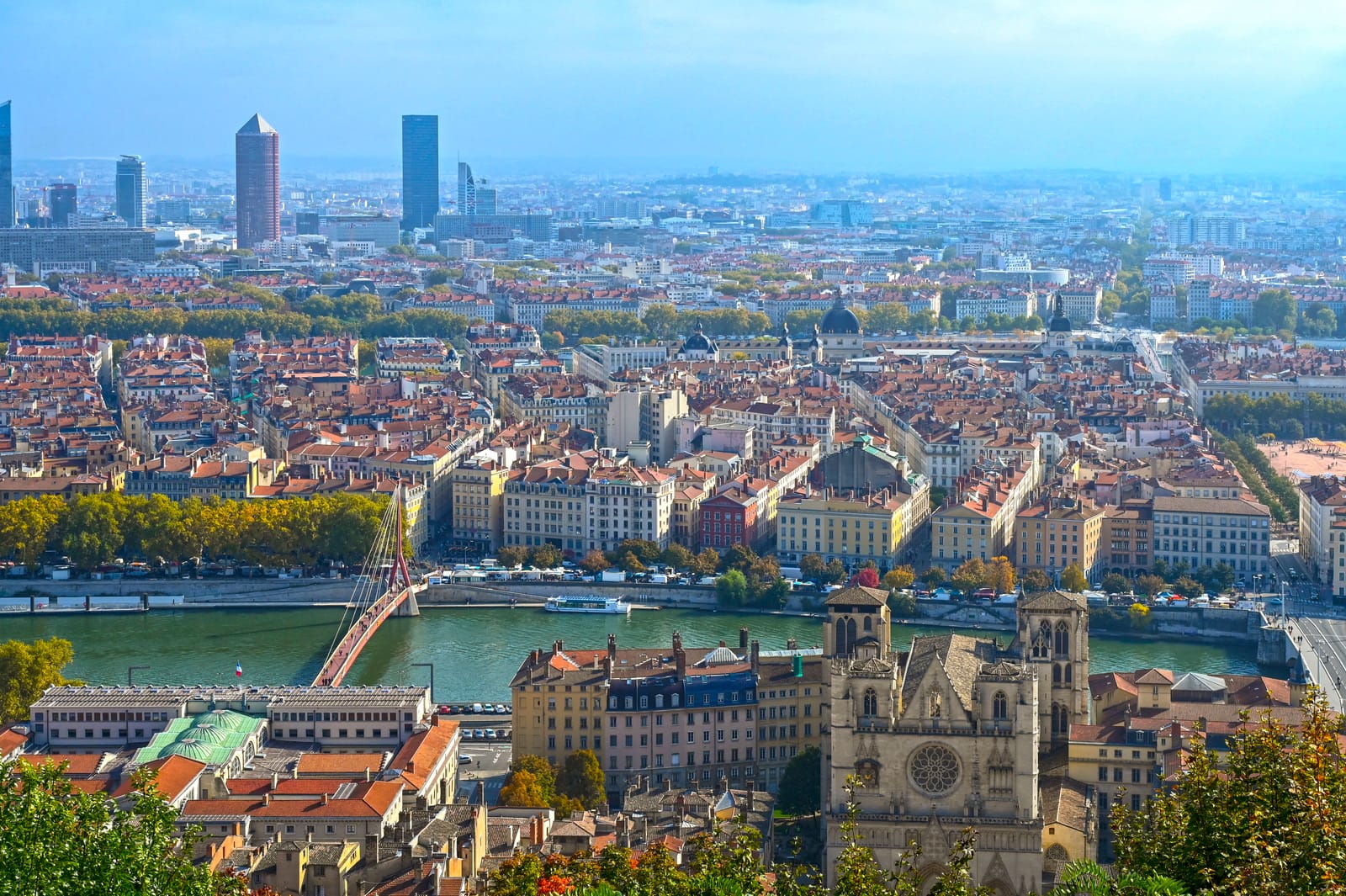 Lyon vu de Fourvière : la Saône, la Presqu'île et la cathédrale Saint-Jean