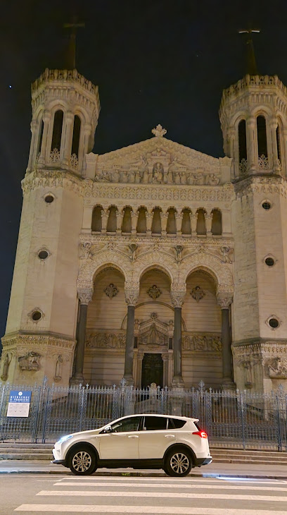 CHAUFFEUR PRIVÉ VTC transfert lyon gare aéroport 24h/24 7j/7 HIDA TRANSPORTS JOUR ET NUIT